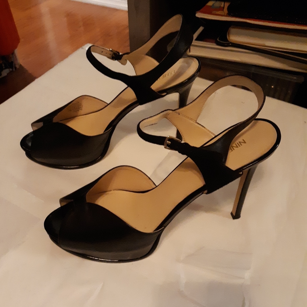 Nine West black leather high heels. Size 11